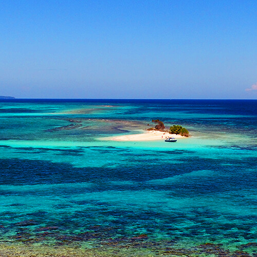 Boat excursions and tours to Roatan Pigeon Cays