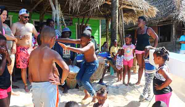 Roatan Garifuna Dance and food