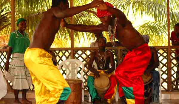 Traditional dances and shows in Roatan