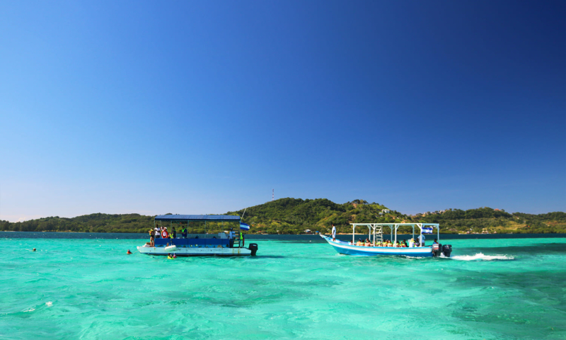 roatan snorkeling shipwreck