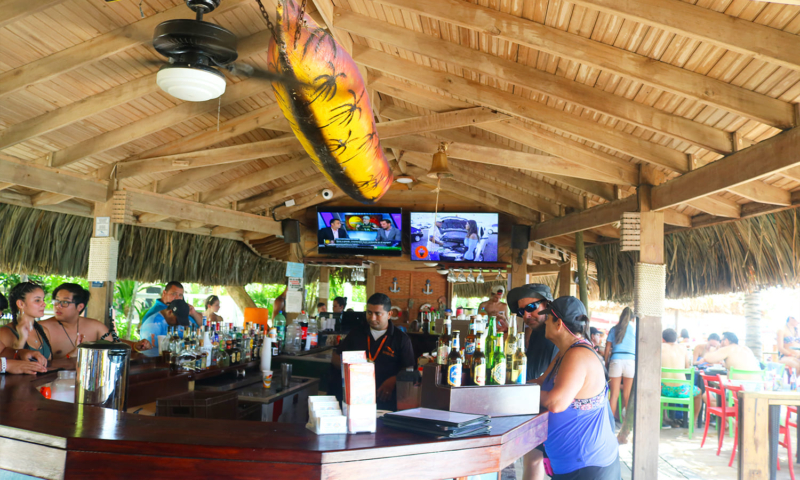 Roatan beach clubs