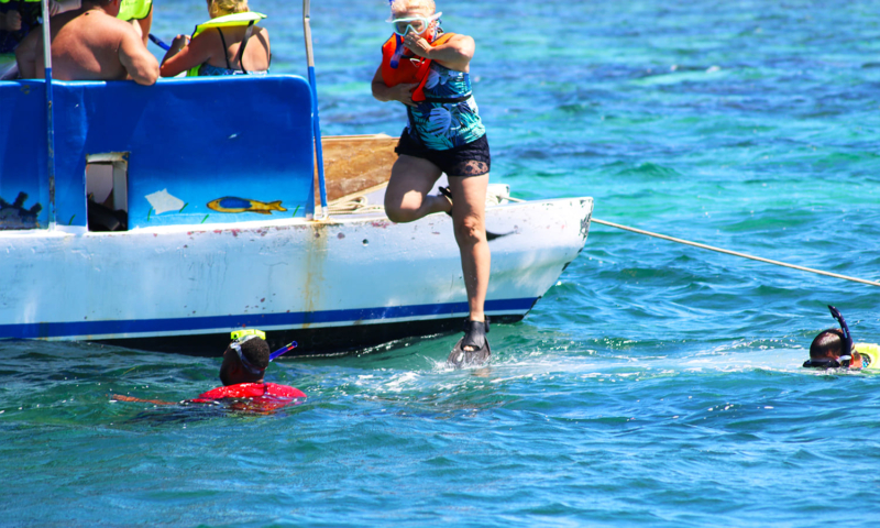 roatan 3 stop snorkeling