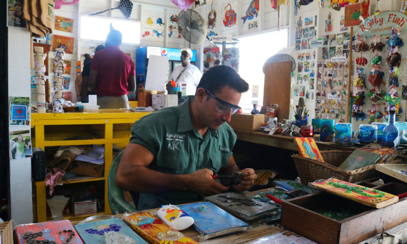 Roatan local shopping tour