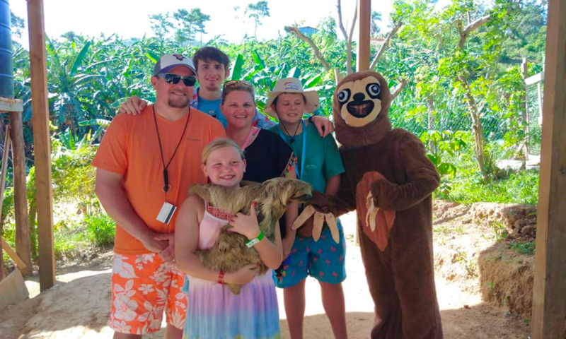 Roatan sloths hangout tours