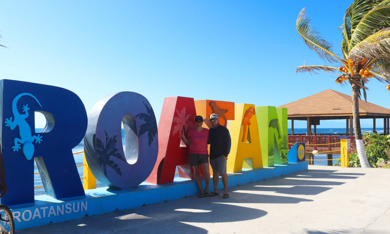 roatan color sign