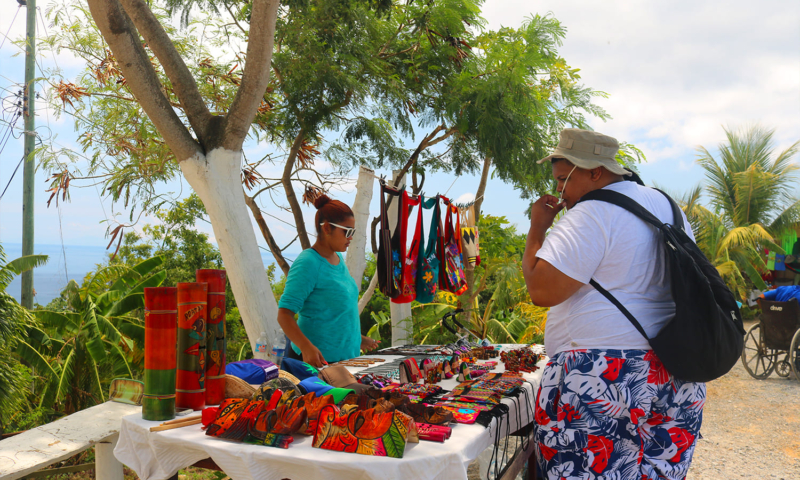 Roatan local shopping tour