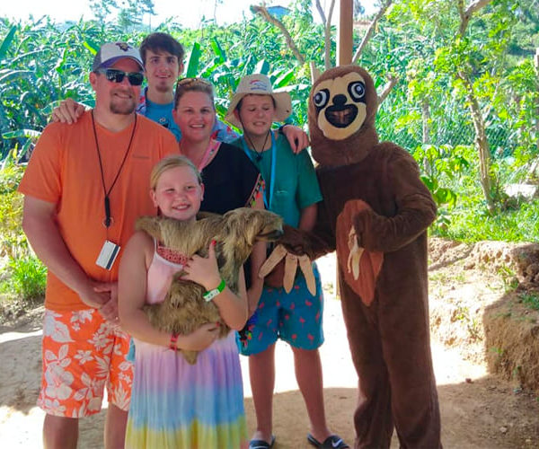 Roatan sloths monkeys tour