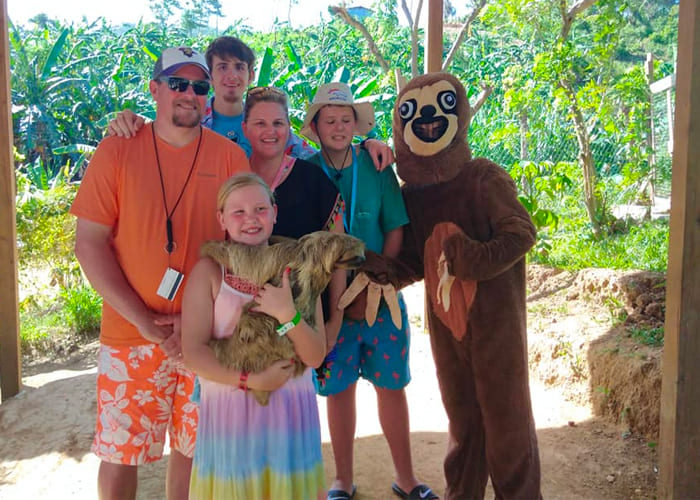 Roatan sloths monkeys tour