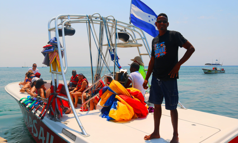 roatan parasailing tour