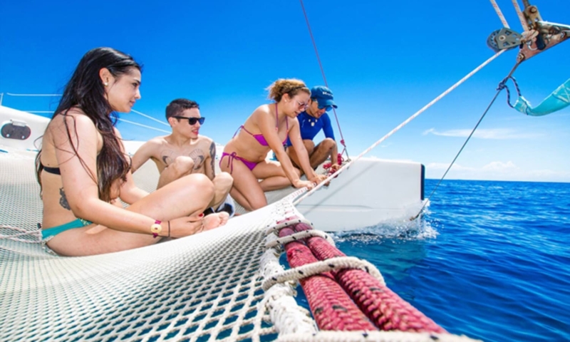 roatan sailing excursions