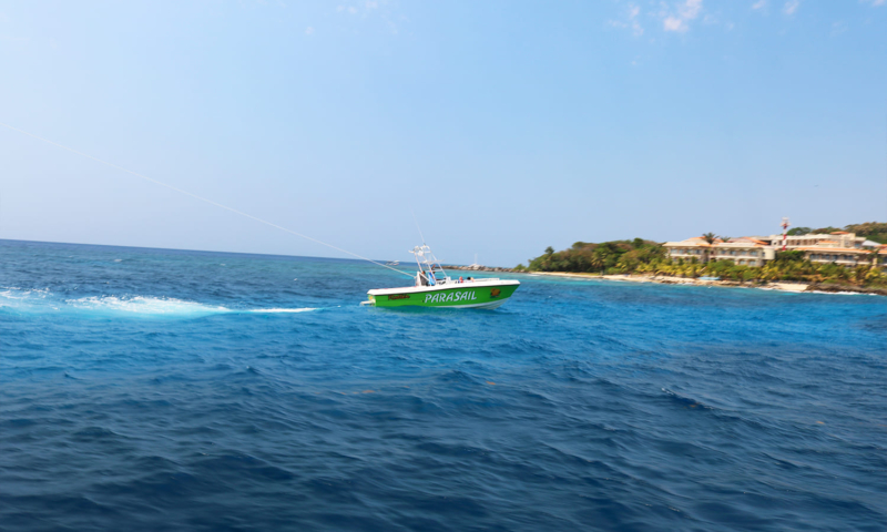 parasailing roatan