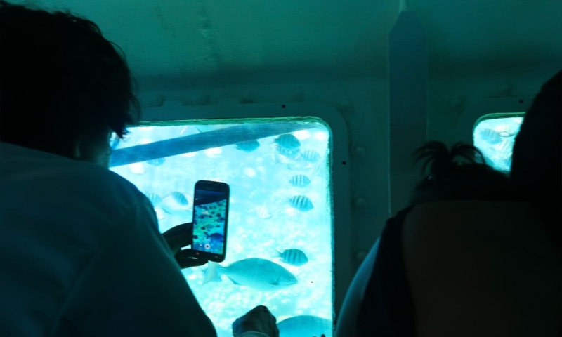 semi-sub glass bottom boat roatan honduras