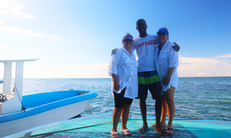 Roatan private yacht snorkeling