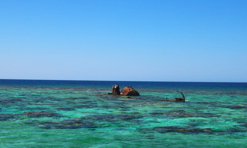 roatan shipwreck snorkeling