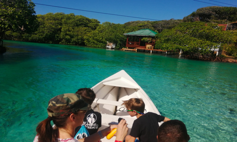 roatan water taxi tour