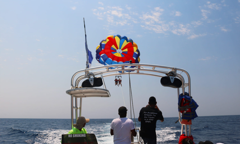 Roatan Parasailing, Sightseeing and West Bay Beach Excursion