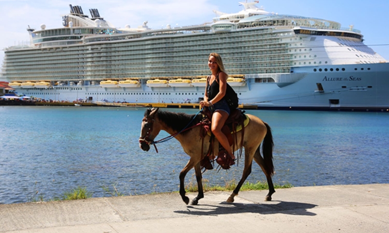 horse riding roatan