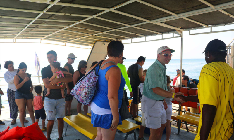 roatan coral garden explorer