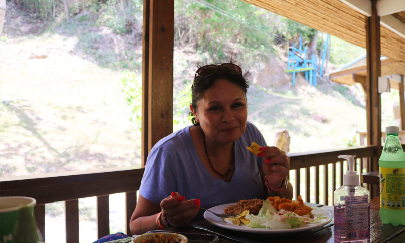 what to do in roatan on your own