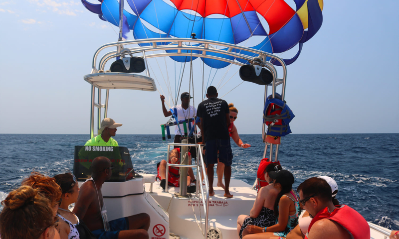 roatan parasailing tour