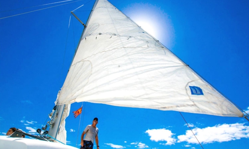 roatan honduras private catamaran