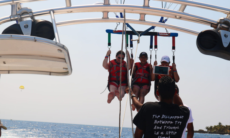 parasailing roatan