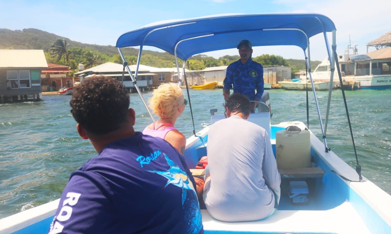 east roatan boat trip