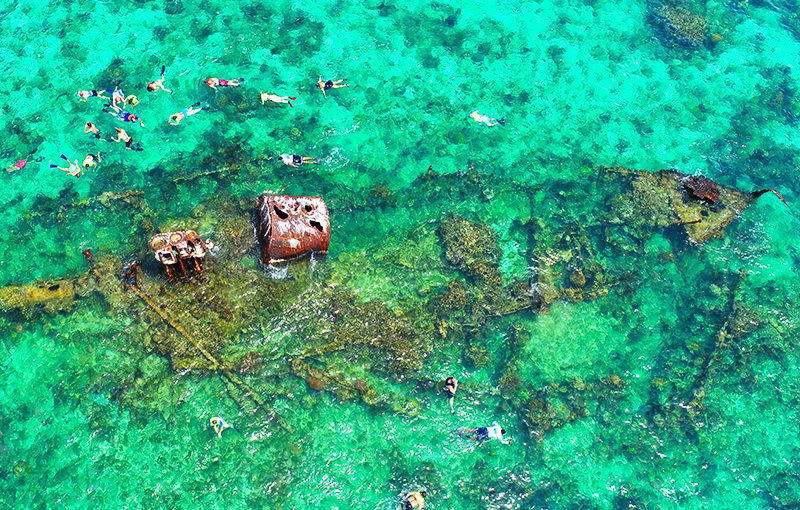 roatan shipwreck snorkeling