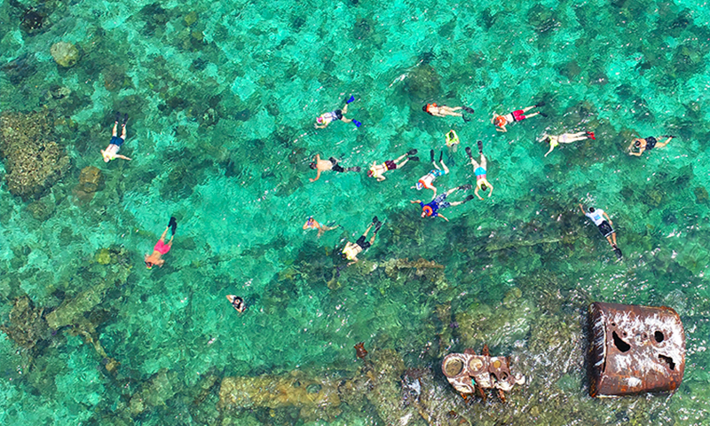roatan shipwreck snorkeling