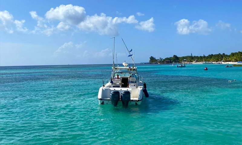 roatan private boat trips