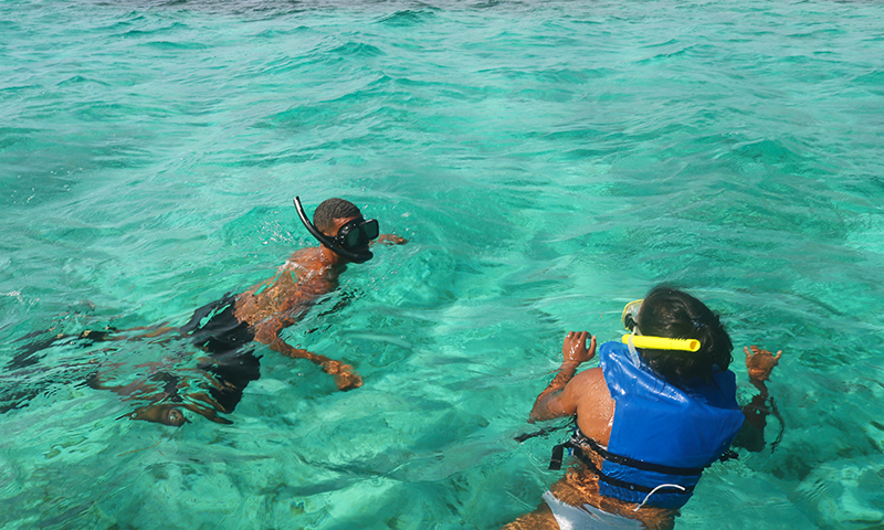 roatan snorkeling tour