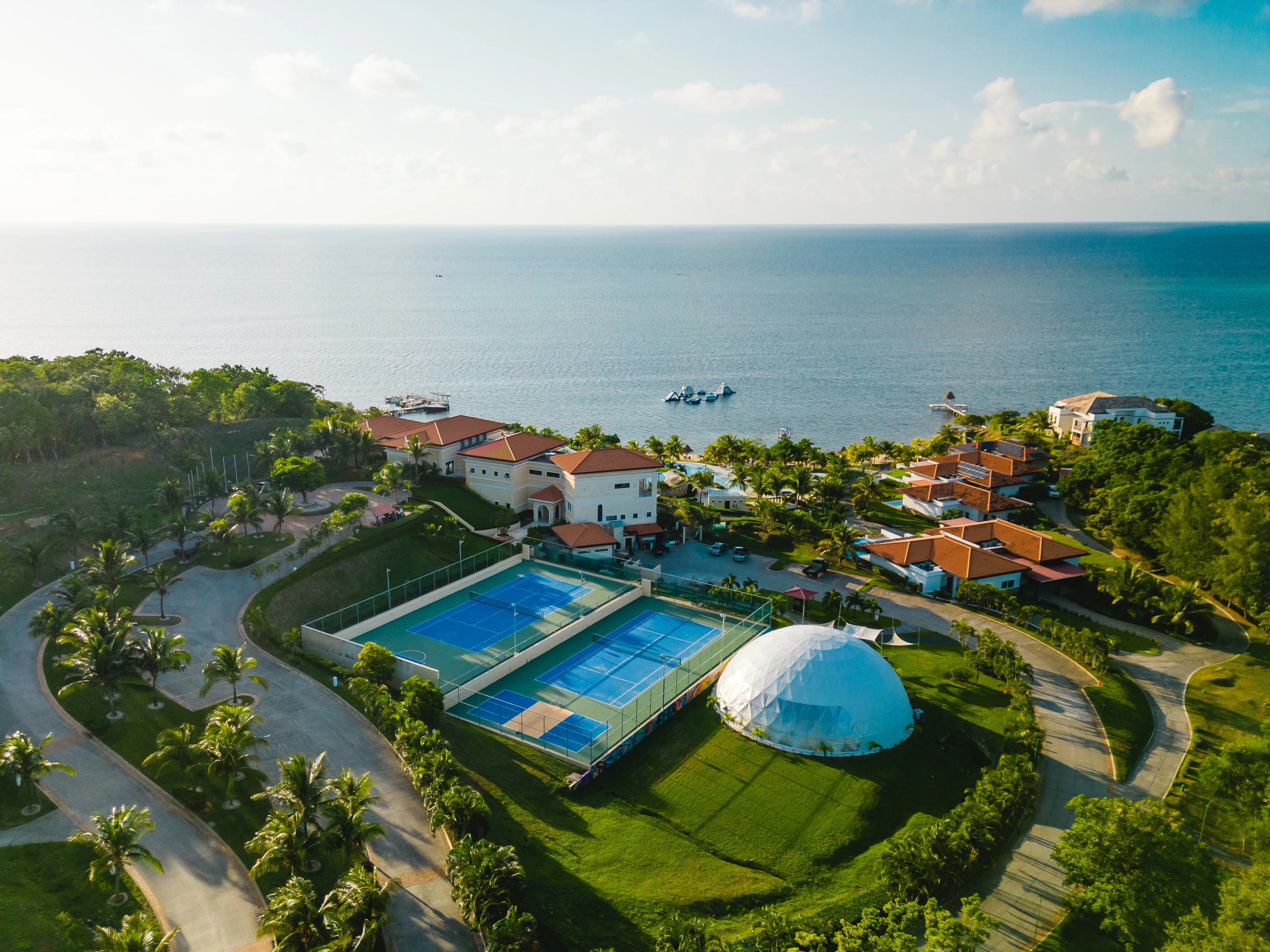roatan pristine bay beach
