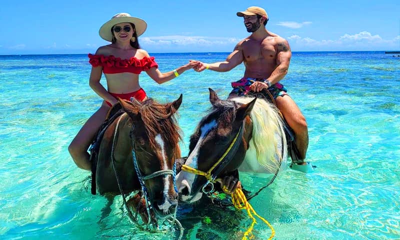 roatan horseback riding
