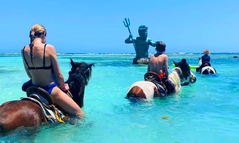 roatan horseback riding
